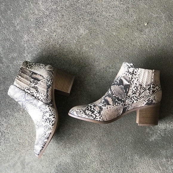 Qupid Topanga Black & White Python Snake Bootie - Picture 7 of 8